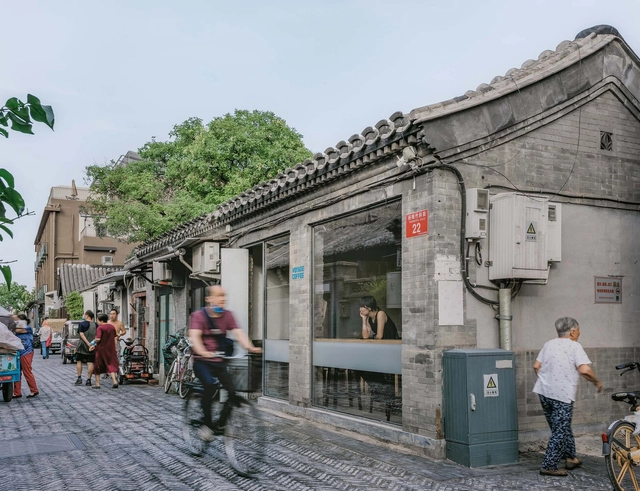 Cafeteria VOYAGE COFFEE St. Yangmeizhu / atelier suasua - Fotografia de Exterior, Renovação, Porta, Fachada