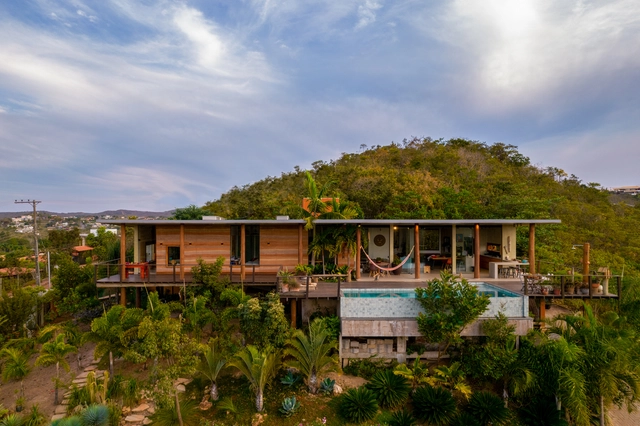 Casa Terra / TAY Arquitetura Ecológica - Fotografia de Exterior, Casas, Jardim, Fachada, Costa, Floresta