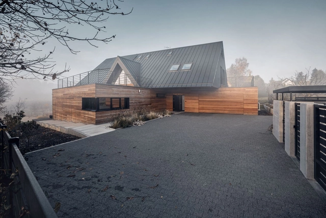 The Lesser Polish Eaves Cottage / BXBstudio Bogusław Barnaś - Exterior Photography, Houses, Facade