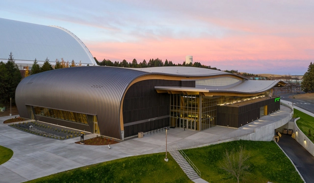 机械、电气集于结构之间，爱达荷大学中央信用合作社体育馆 / Opsis Architecture - 建筑图, 大学, 表皮