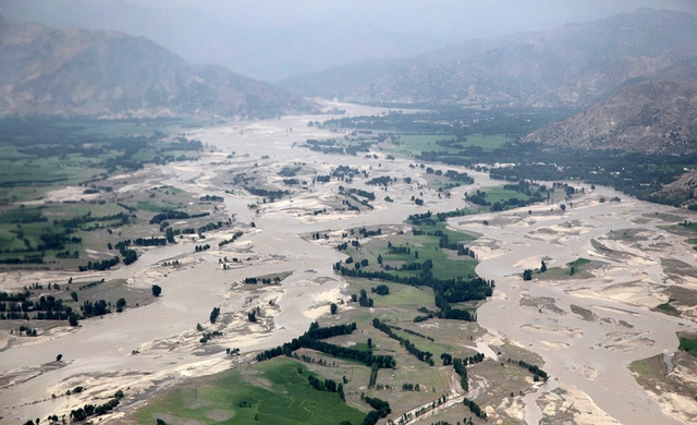 En medio de las devastadoras inundaciones de Pakistán, arquitectos y planificadores urbanos están desarrollando métodos de control de inundaciones - Imagen Principal