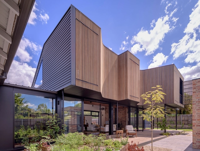 “流动”的木立面，芬恩街住宅 / Ben Walker Architects - 建筑图, 独立住宅, 表皮