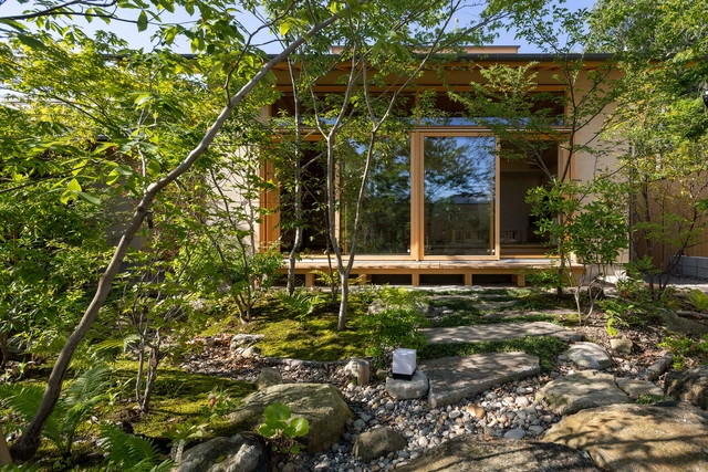 Casa en Nagoya / Takashi Okuno & Associates - Fotografía exterior, Casas, Jardín, Fachada, Fijación Vigas, Bosque