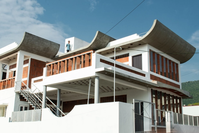 印度 Coimbatore 修行中心 / Masonry of Architects - 建筑图, 社区中心, 表皮, 扶手, 阳台