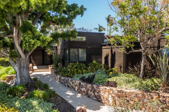 1974 Leonard Veitzer La Jolla Remodel / DNA Design Group - Exterior Photography, Renovation, Garden, Facade
