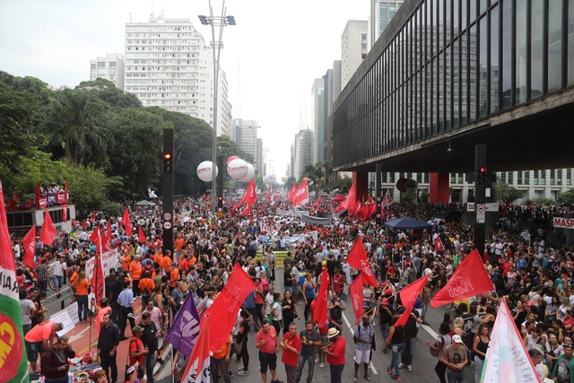 Cidadania crítica: entender o passado, reconstruir o presente, qualificar o futuro - Imagem de Destaque