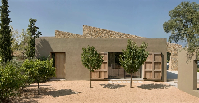Casa en Costa Brava / GCA Architectes - Fotografía exterior, Casas, Fachada, Puerta
