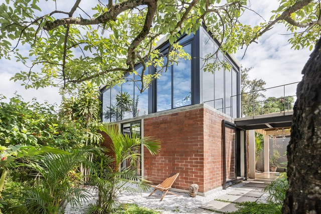 Casa tiny house Quinn / Taller ACÁ - Fotografía exterior, Arquitectura Residencial, Jardín, Fachada, Puerta, Arco, Bosque