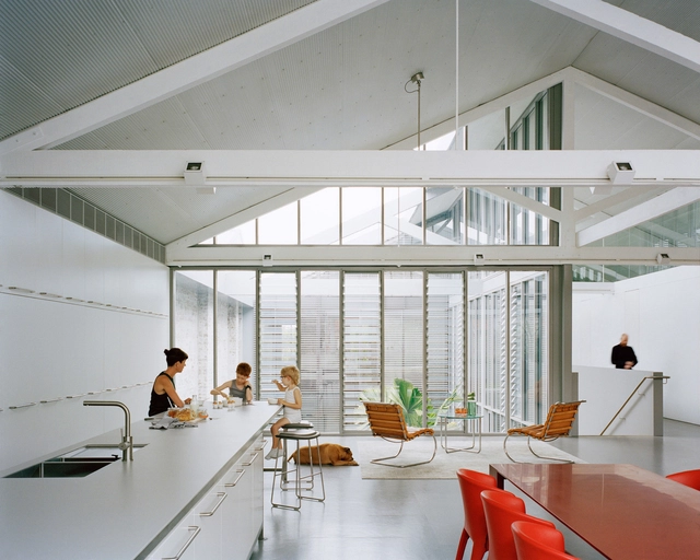 Transformación de edificios existentes en proyectos residenciales mediante la innovación de materiales - Imagen Principal