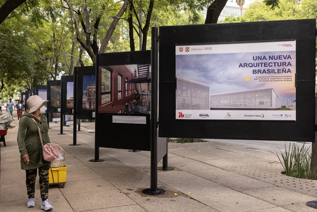 Mostra sobre arquitetura contemporânea brasileira ocupa espaço público na Cidade do México   - Imagem de Destaque