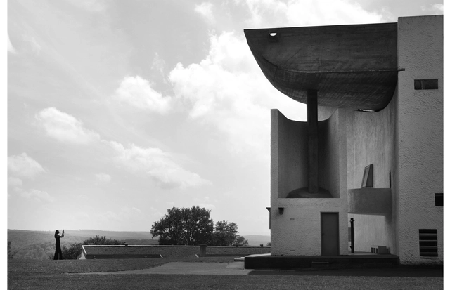 En búsqueda de lo inefable: una mirada hacia la capilla de Notre Dame du Haut en Ronchamp - Imagen Principal