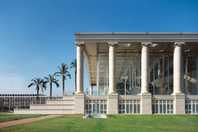 El Teatro Nacional de Cataluña diseñado por Ricardo Bofill cumple 25 años - Imagen Principal