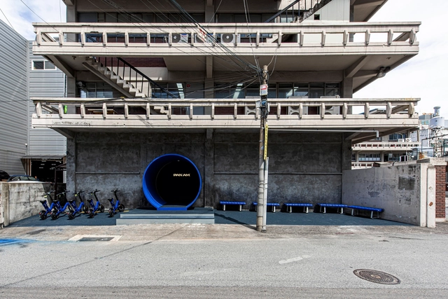 克莱因蓝+灰混凝土，PAN AM 泛美首尔旗舰店 / NiiiZ Design Lab - 图纸, 零售室内设计, 表皮, 拱