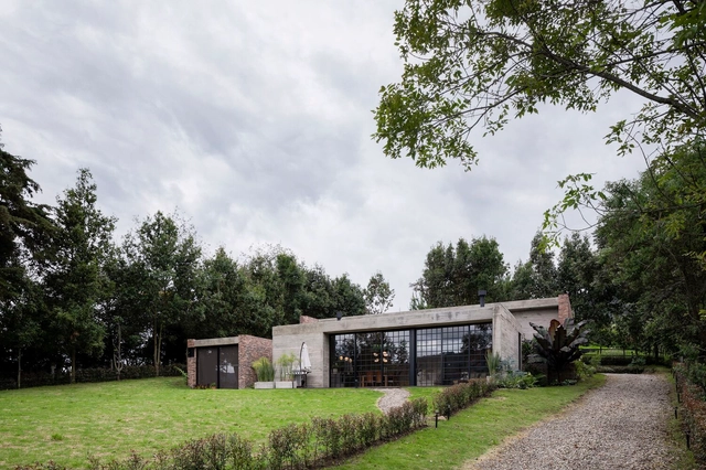 Casa de arce / A.LUGAR - Fotografía exterior, Casas, Jardín, Fachada, Puerta