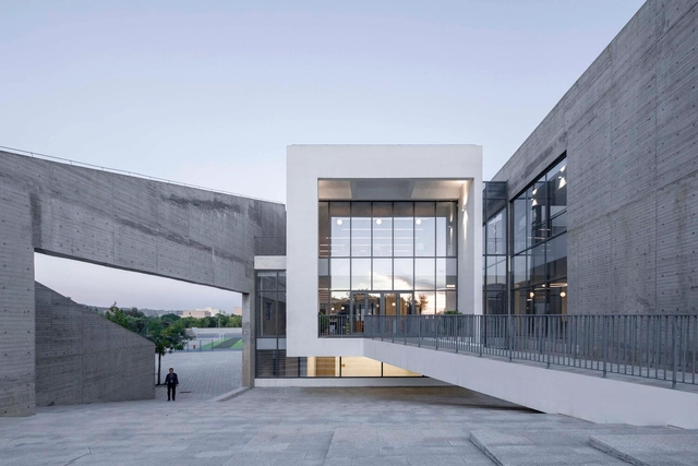 友兰中学图艺综合楼 / WAU建筑事务所 - 建筑图, 中小学校, 表皮, 围栏