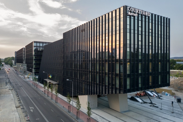 Hotel Courtyard by Marriott Vilnius Center  / Architectural Bureau G.Natkevicius & Partners - Exterior Photography, Landmarks & Monuments, Facade, Cityscape
