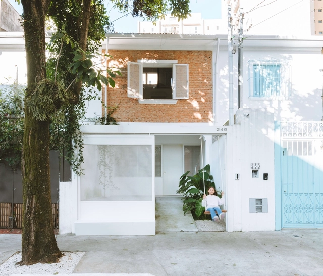 Sede do Estúdio Guega / Estúdio Guega - Fotografia de Interiores, Renovação, Fachada, Porta