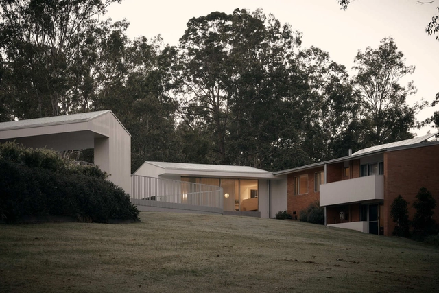 Pinjarra Hills House / Sullivan Skinner - Exterior Photography, Extension, Garden, Facade, Door