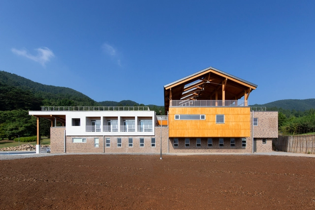 Centro de Pesquisa e Educação Florestal da Universidade Nacional de Seul / TAAL Architects - Fotografia de Exterior, Universidade, Fachada, Porta