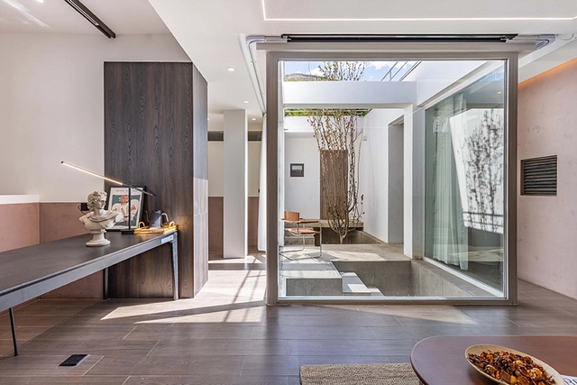 Ji Muran's House / AML Design Studio - Interior Photography, Renovation, Door, Table