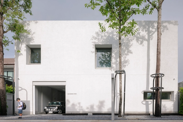 R65 House / I Like Design Studio - Exterior Photography, Offices, Door, Facade