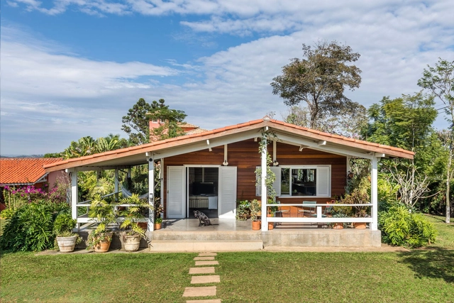 Cabana de Madeira / Macro Arquitetos - Fotografia de Exterior, Casas, Jardim, Fachada, Porta