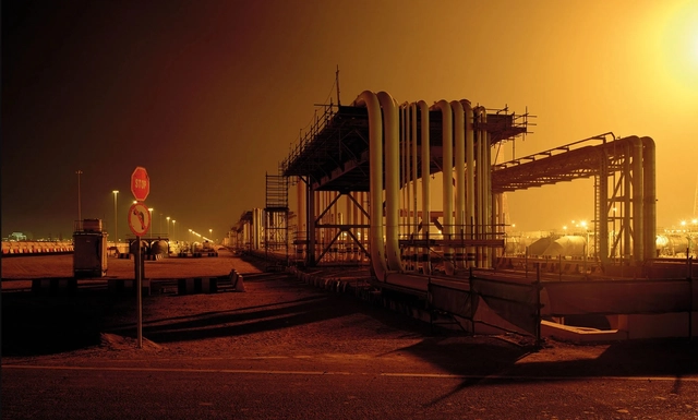 Las fotografías de Gregor Sailer exploran las implicaciones políticas, militares y económicas de la arquitectura - Imagen Principal