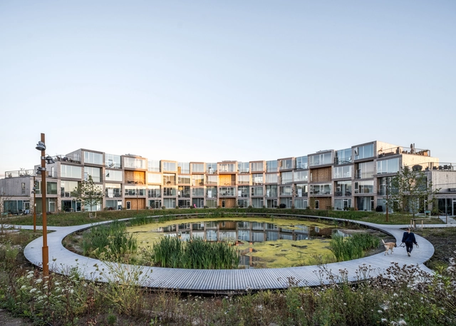 Vivienda modular Sneglehusene / BIG - Fotografía exterior, Apartamentos, Jardín, Fachada