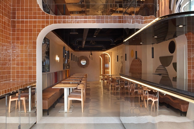Restaurante Chido Santa Engracia / MOCA estudio - Fotografía interior, Interiores De Restaurantes Y Bares, Cocina, Puerta, Fijación Vigas, Fachada, Arco, Mesas, Sillas, Bancas
