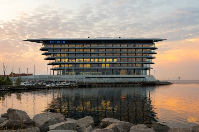 辉凌制药总部 / Foster + Partners - 建筑图, 办公设施, 表皮, 海岸