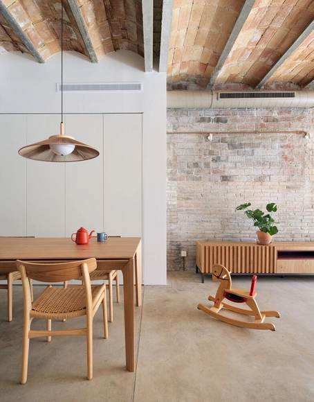 Casa Roc / NeuronaLab - Fotografia de Interiores, Casas, Viga, Fachada, Arco, Mesa, Cadeira, Banco