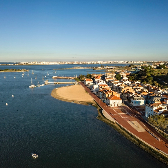 塞沙尔河畔滨步道  / RISCO - 建筑图, 城市公共空间, 城市, 海岸