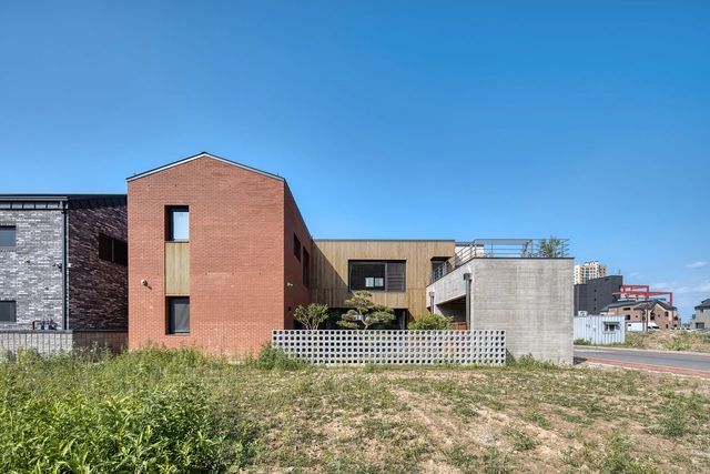 Casa Saesoldong I / JYJ Architects - Fotografia de Exterior, Casas, Fachada, Porta