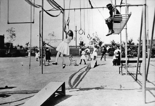 Conquistando espaços públicos: a história dos parquinhos e playgrounds - Imagem de Destaque