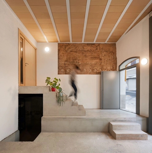 Reforma Gelida / annapratsjoanvalls + Bruguers Gallego - Fotografia de Interiores, Renovação, Viga, Fachada, Pilar