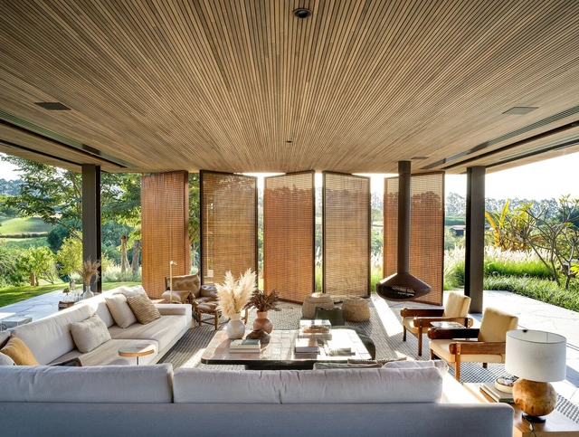 Residência SJA / Triplex Arquitetura - Fotografia de Interiores, Casas, Pátio, Fachada, Viga, Mesa, Cadeira