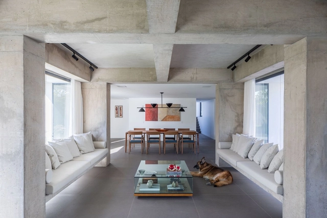 Reforma da Casa Fischgold / BLOCO Arquitetos - Fotografia de Interiores, Renovação, Porta, Viga, Mesa, Cadeira