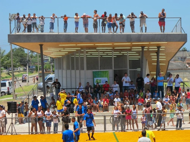 Abrindo espaço para as pessoas: equipamentos comunitários no Brasil - Imagem de Destaque