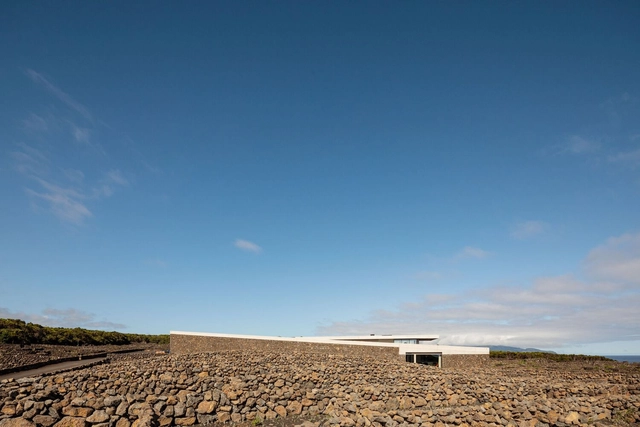 Adega Azores Wine Company / SAMI-arquitectos in collaboration with drdh architects - Fotografia de Exterior, Vinícola, Costa