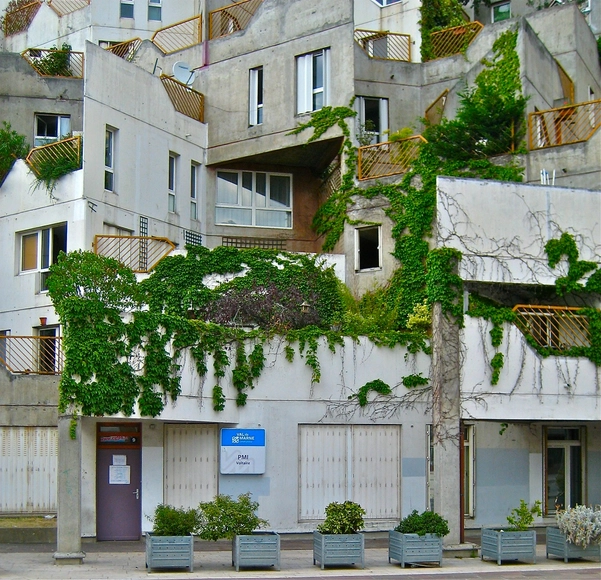 城市粗野主义：解读 Renée Gailhoustet 在塞纳河畔伊夫里的先锋项目 - 主图