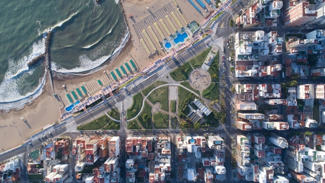 Mar del Plata y 5 décadas de transformación: una arquitectura en equipo por Mariani Pérez Maraviglia Cañadas Arquitectos - Imagen Principal