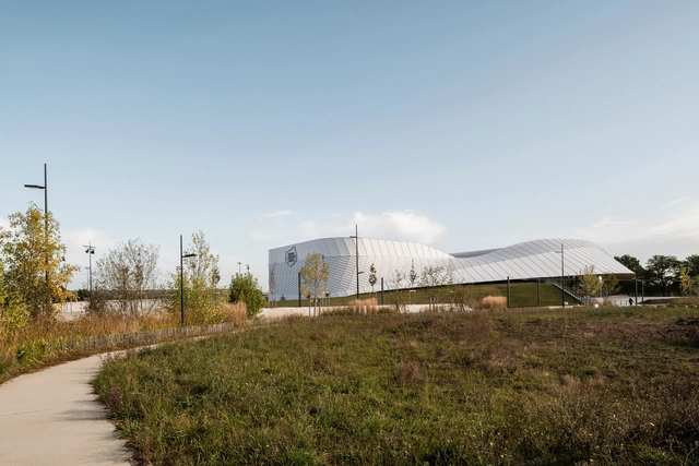 Pabellón deportivo Espace Mayenne / Hérault Arnod Architectes - Fotografía exterior, Centro Multideportivo
