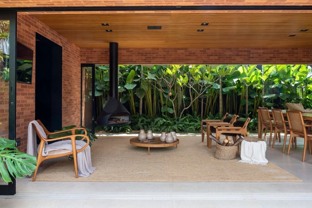 15 Salas de estar abertas que conectam o interior com o exterior - Imagem de Destaque
