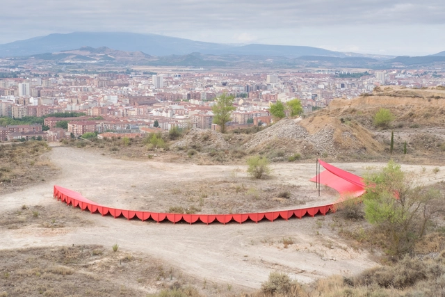 Pabellón Medio Vacío / Luna Llena / Piovenefabi - Fotografía exterior, Instalaciones Y Estructuras