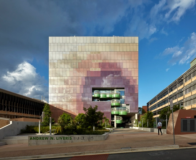 昆士兰大学化工学院 Andrew N. Liveris，‘圈’出公共空间 / Lyons  + m3architecture - 建筑图, 大学, 表皮
