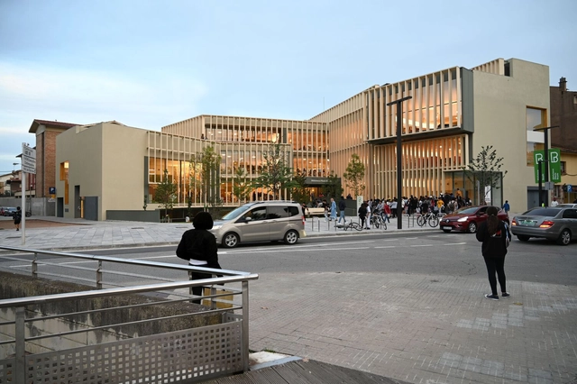 Nueva biblioteca Pilarín Bayés en Vic / Toni Casamor + BCQ Arquitectura - Fotografía exterior, Bibliotecas, Fachada