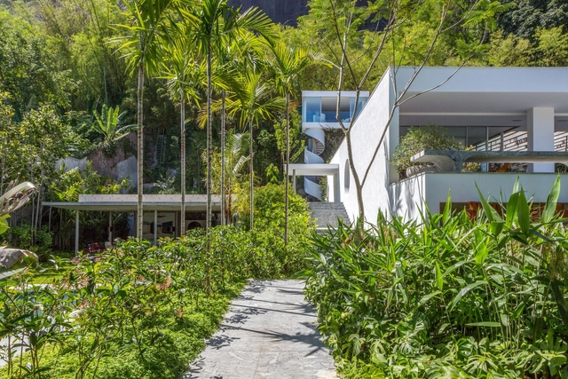 Itaúna 之家，旋转楼梯连接新旧 / Siqueira + Azul Arquitetura - 建筑图, 更新项目, 花园, 表皮