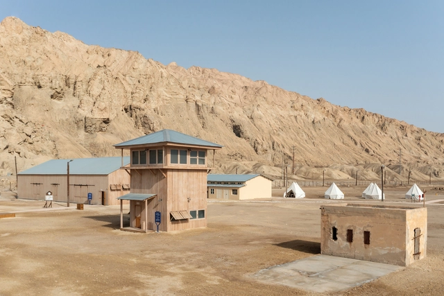 Moshe Novomesky 死海游客中心 / Kimmel Eshkolot 建筑事务所 - 建筑图, 适应性利用, 表皮, 门