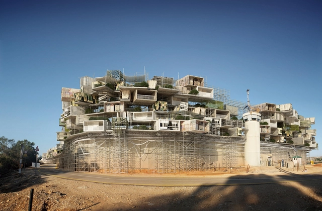 边界的安全壁垒，墙城 / Studio Malka Architecture - 建筑图, 社会住房, 表皮, 柱, 海岸