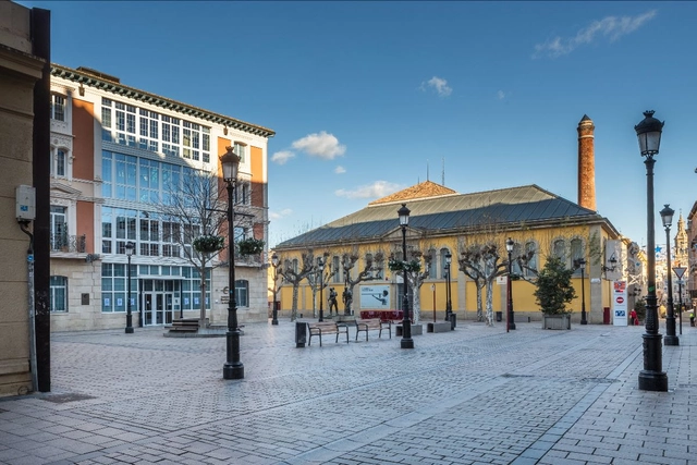 Concéntrico 2023 abre concursos para intervenir Plaza Escuelas Trevijano, Viña Lanciano y Parque Felipe VI en Logroño - Imagen Principal